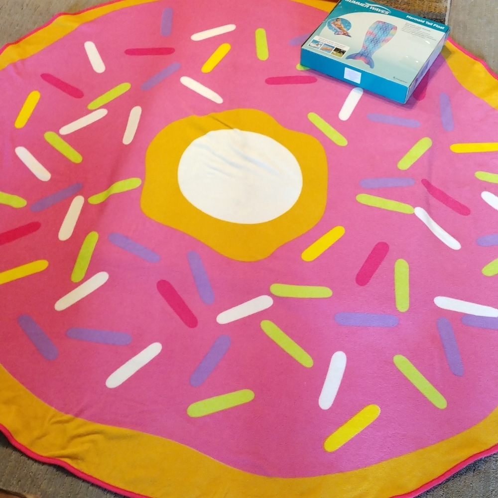 Donut 🍩 Beach towel +Mermaid floaty